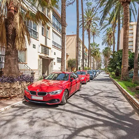 Roca Private Swimming Pool Parking *
